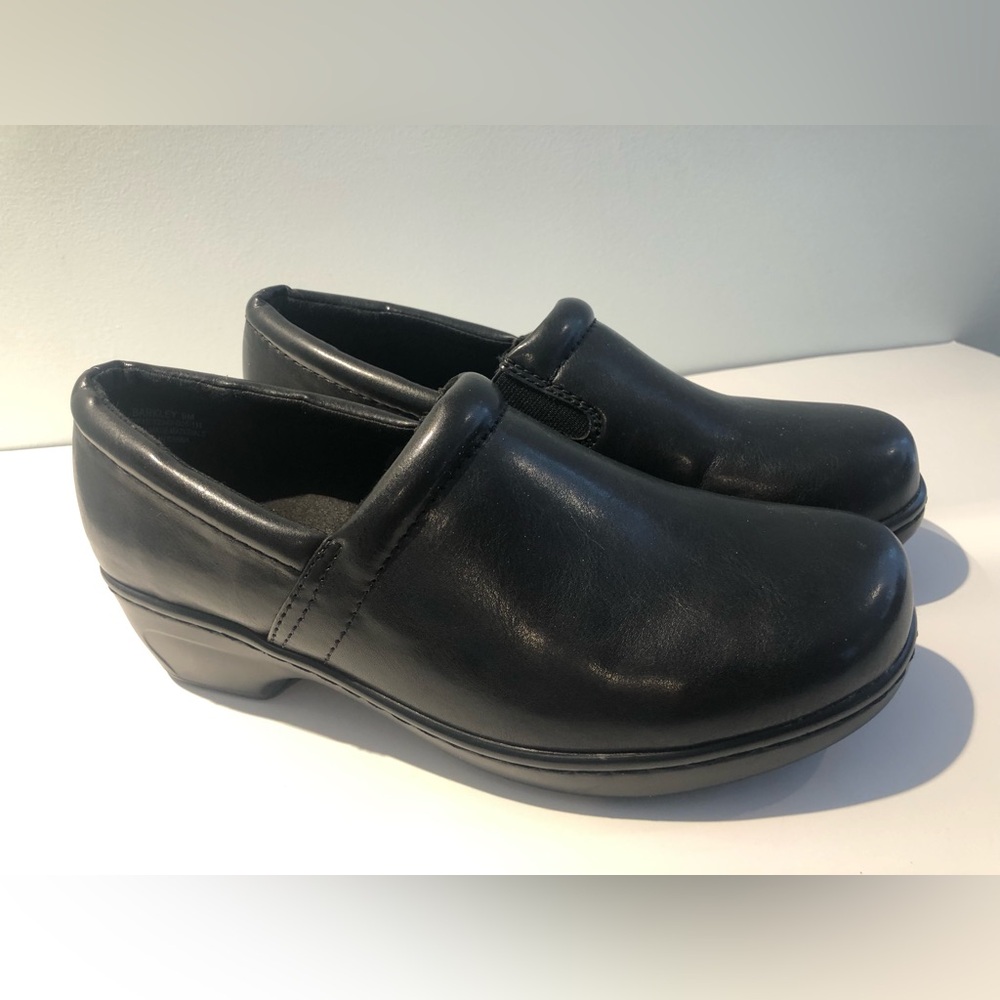 Baretraps Barkley black 9 loafers clogs Like new